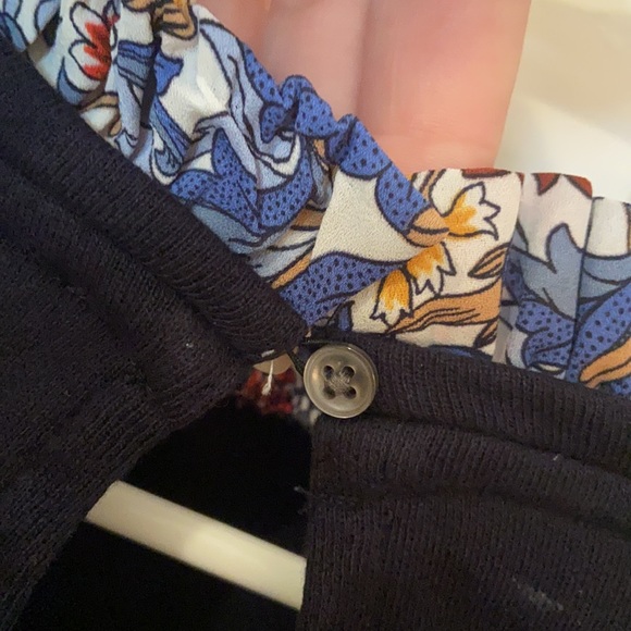 Layered knit top with keyhole back. - Picture 4 of 6